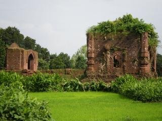 কিছুটা পরিষ্কার করার পর বালিয়া মসজিদের পার্শ্বদৃশ্য