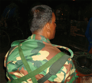 একজন কর্পোরাল অফিসার