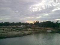 সূর্য ওঠার পূর্ব মুহুর্ত : আকাশ বর্নীল হয়ে উঠেছে তাই